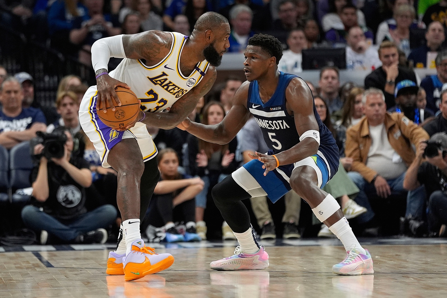 体育直播-一锅粥！火箭湖人太阳森林狼仅0.5胜场差 西部4-7输1场就进附加赛