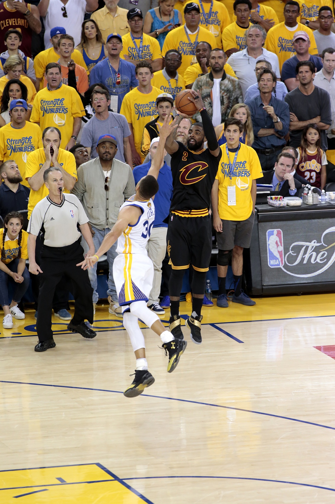 半岛体育官网入口-亨森：2016年总决赛G7我是现场看的 骑士赢了勇士让我震惊