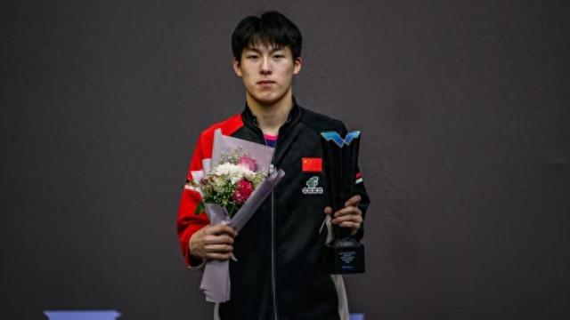 体育直播-19岁温瑞博首夺成人赛冠军，该重新定义国乒“小将”这个词了|决赛|马斯喀特|乒乓球|少年|奖杯_新浪体育_新浪新闻