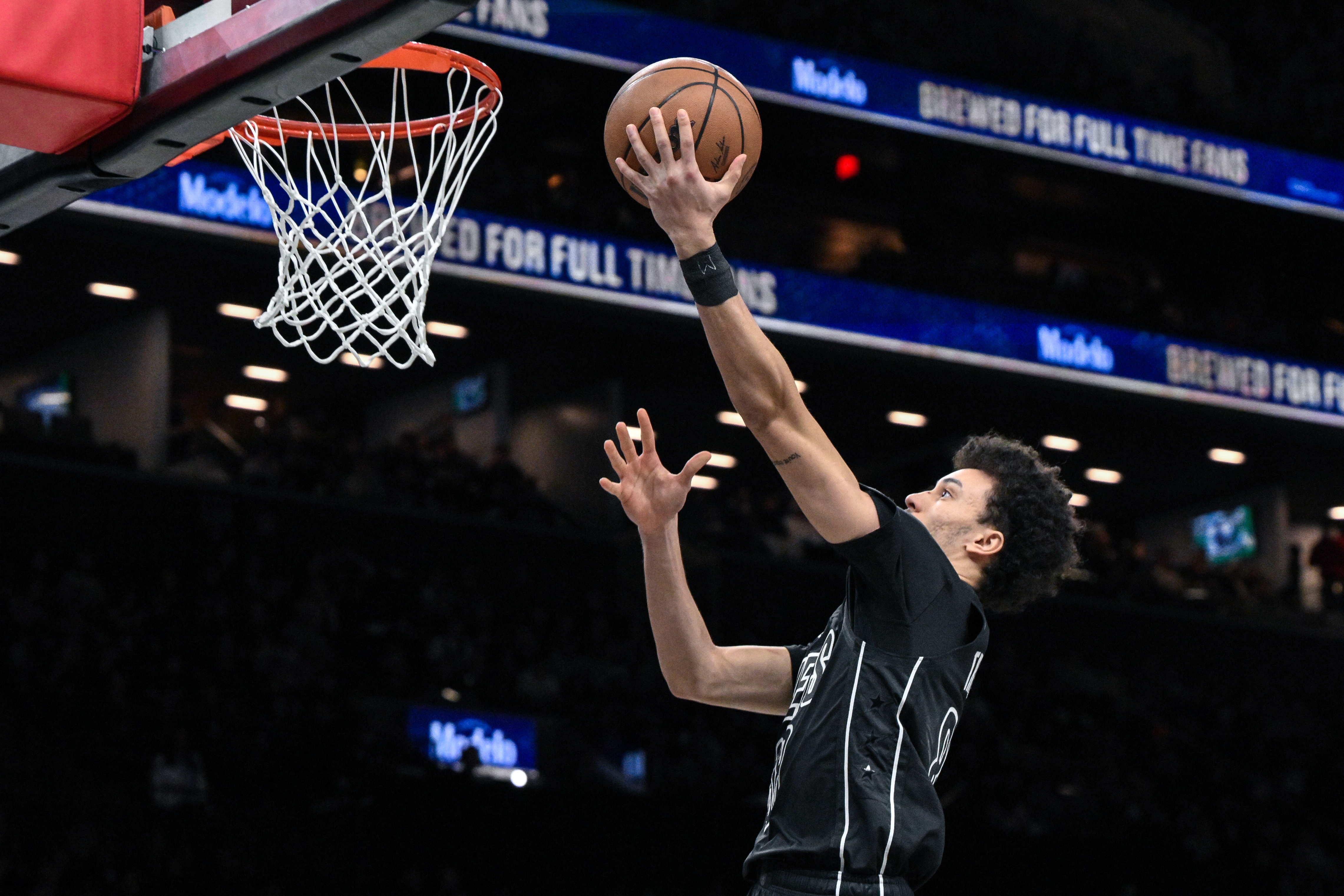 半岛体育官网入口-可圈可点！特拉奥雷13中6拿到17分6助 正负值+10